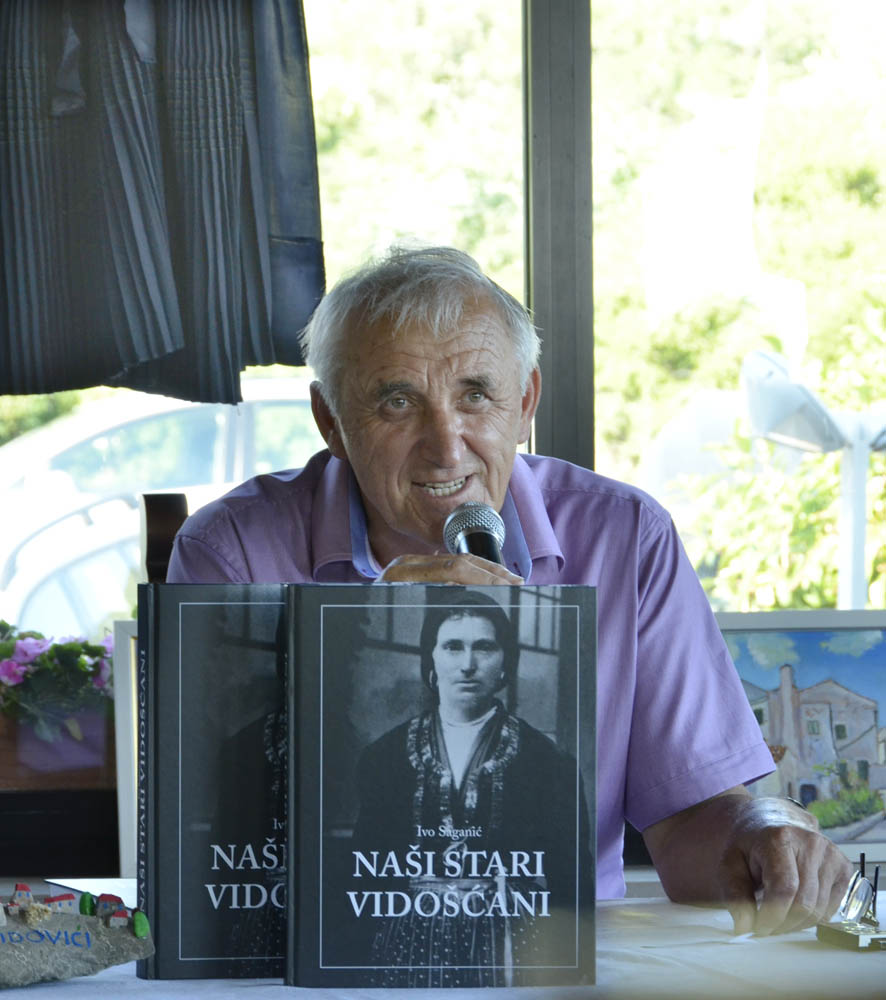 Ivo Saganić with his book